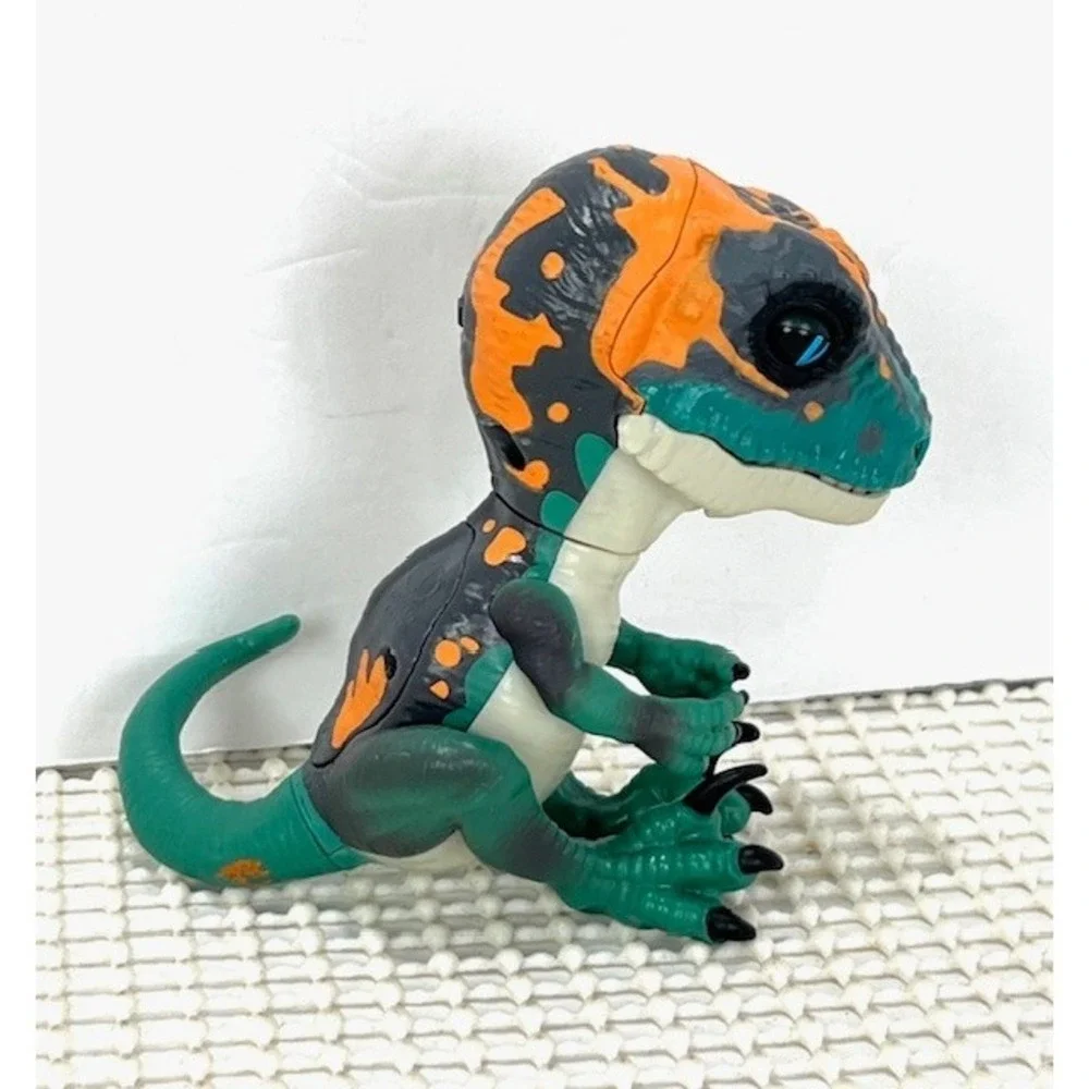 Wow‎ Wee SCRATCH Untamed Fingerlings Raptor Dinosaur T-Rex